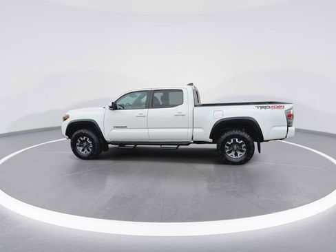 Certified 2023 Toyota Tacoma TRD Off-Road w/ Technology Package AWD/4WD image 5