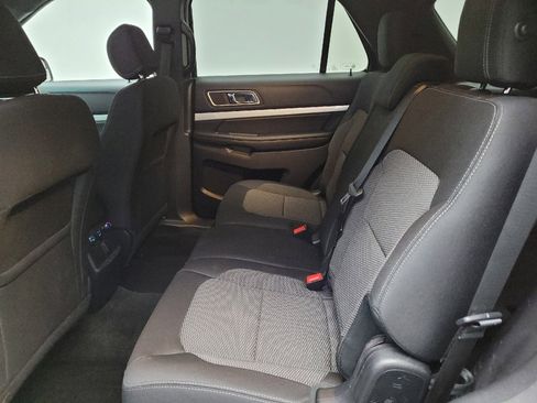 Used 2016 Ford Explorer XLT image 18