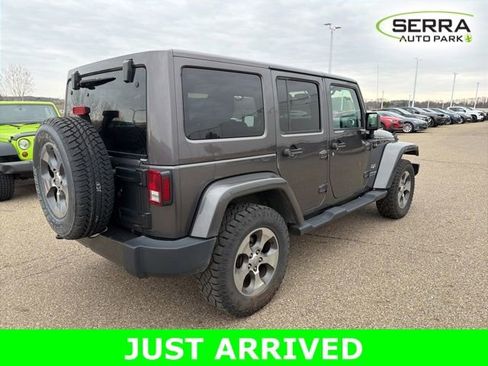 Used 2018 Jeep Wrangler Unlimited Sahara w/ Connectivity Group image 3