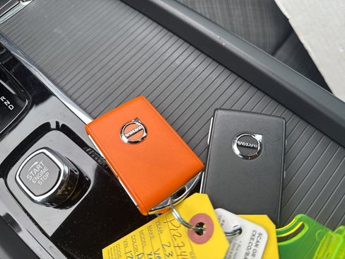 Used 2023 Volvo XC60 B5 Core image 26