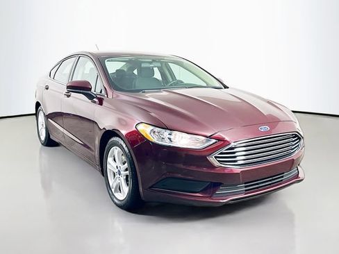 Used 2018 Ford Fusion SE w/ Fusion SE Technology Package image 2