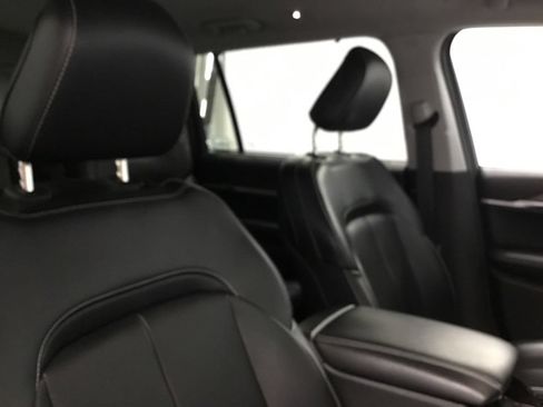 Used 2023 Jeep Grand Cherokee L Limited w/ Luxury Tech Group II AWD/4WD image 25