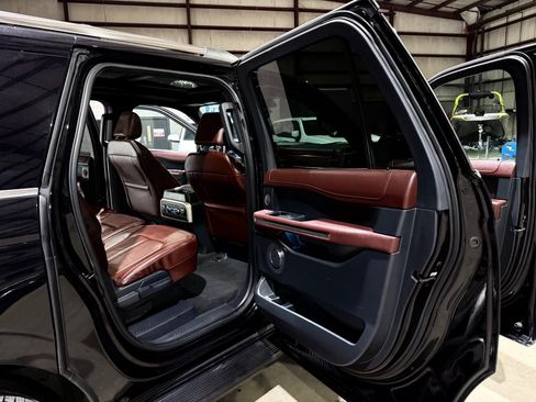 Used 2024 Ford Expedition Max Limited RWD image 21