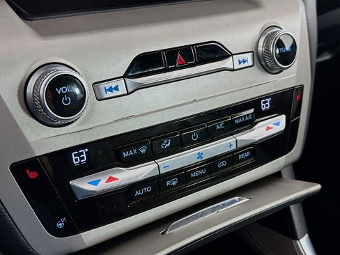 Used 2021 Ford Explorer XLT w/ Equipment Group 202A image 24