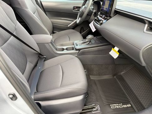New 2026 Toyota Corolla Cross LE w/ Moonroof Package FWD image 11