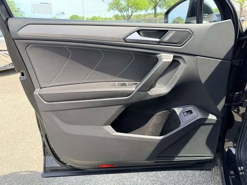 Used 2024 Volkswagen Tiguan SE image 14