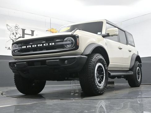 Used 2025 Ford Bronco Outer Banks w/ Sasquatch Package AWD/4WD image 4