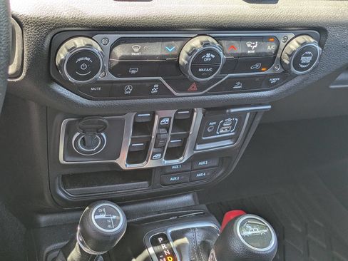 Used 2024 Jeep Gladiator Sport AWD/4WD image 18