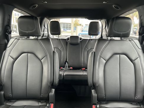 New 2026 Chrysler Pacifica Select w/ S Appearance Package image 18