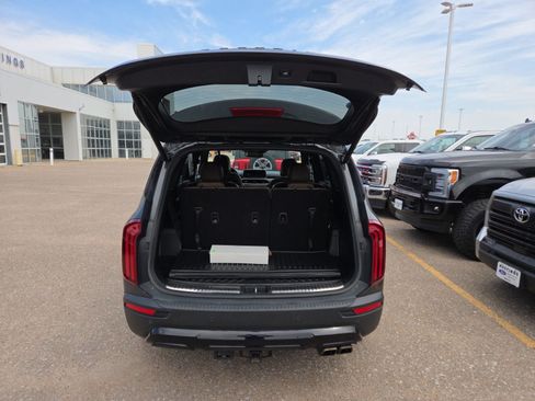 Used 2022 Kia Telluride SX w/ SX Prestige Package AWD/4WD image 10