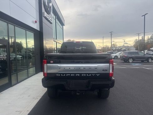 Used 2017 Ford F250 Lariat w/ Lariat Ultimate Package image 4