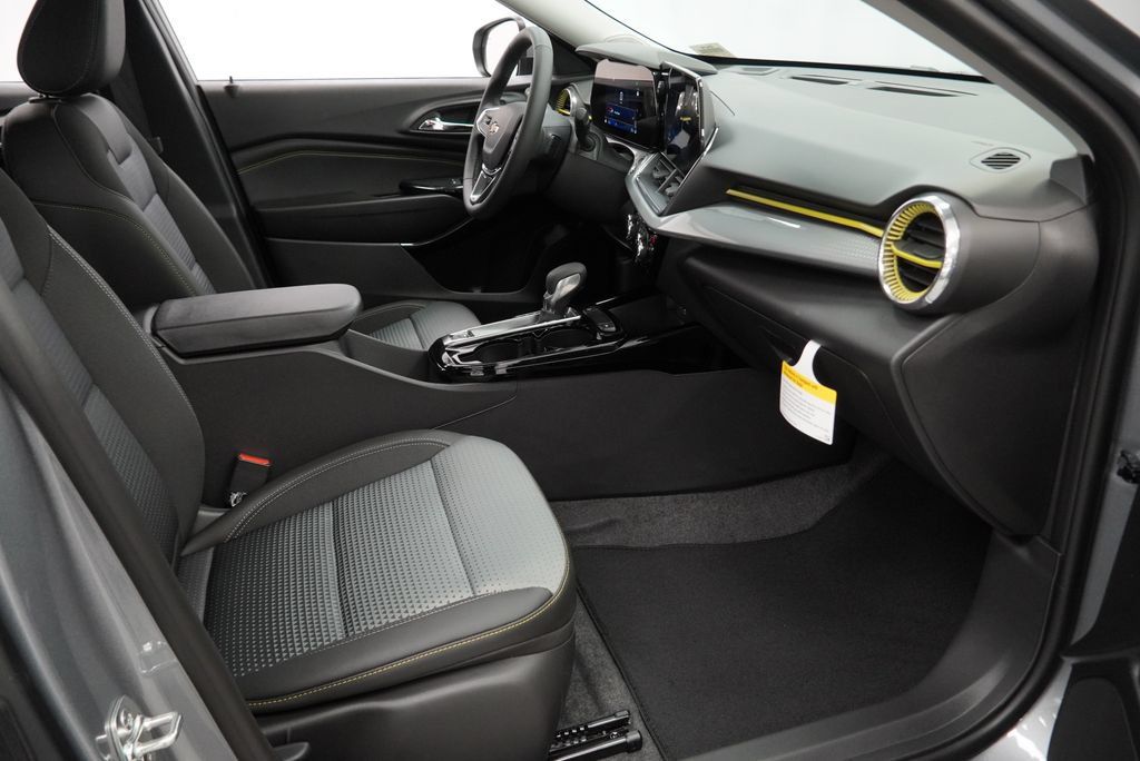 New 2026 Chevrolet Trax LT w/ Driver Confidence Package FWD image 29