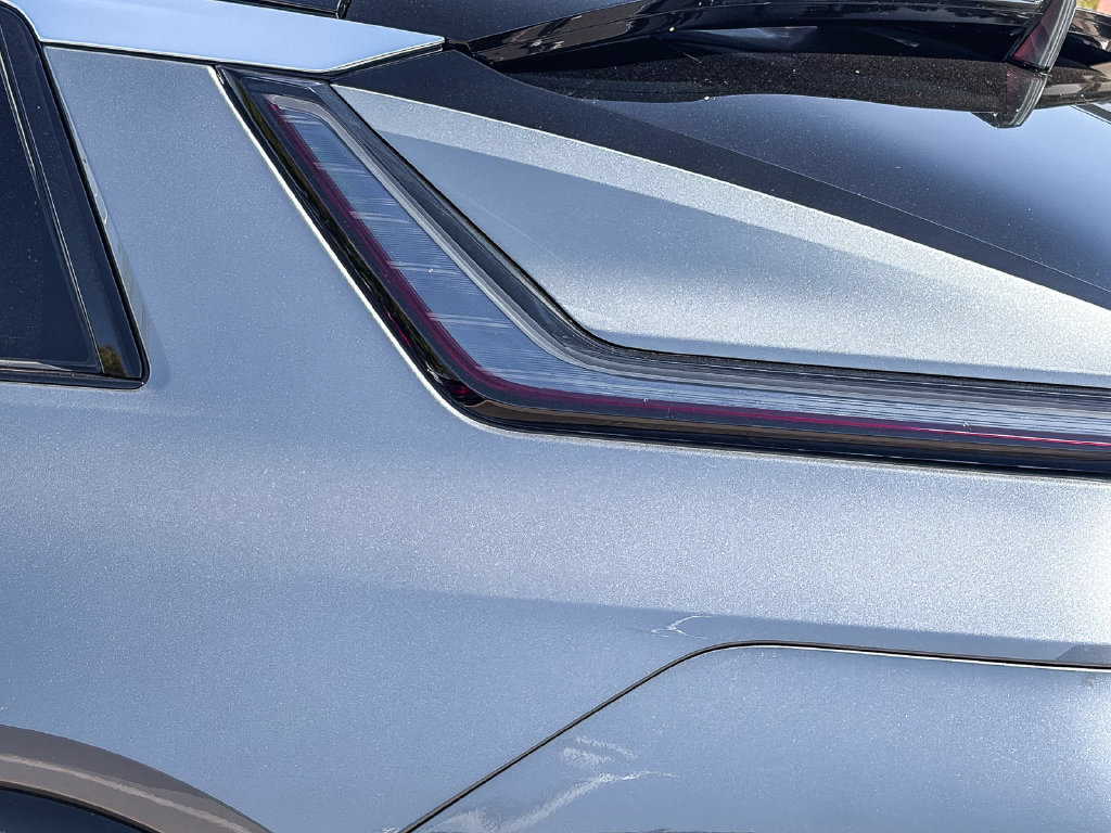 Used 2025 Cadillac Lyriq Luxury AWD/4WD image 3