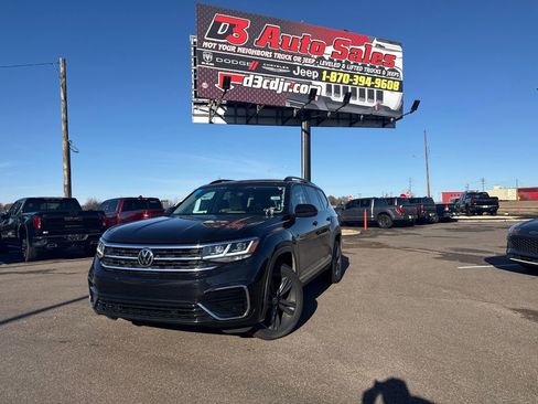 Used 2021 Volkswagen Atlas SE w/ Panoramic Sunroof Package image 2