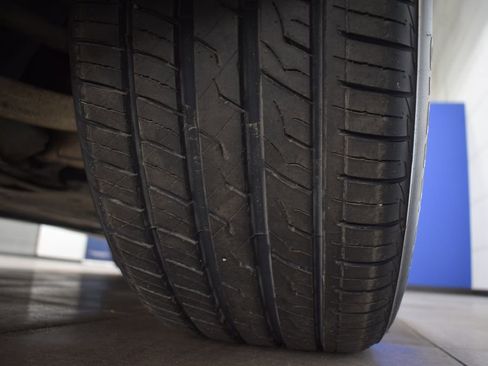 Used 2018 Jaguar F-PACE Premium image 33