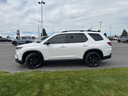 Certified 2025 Honda Pilot Black Edition image 6