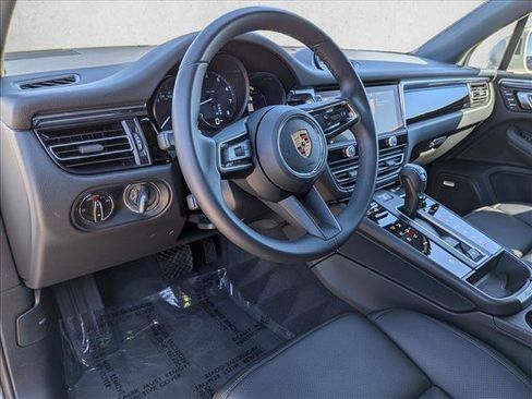 Used 2025 Porsche Macan image 4