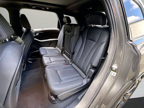 Used 2025 Audi Q7 3.0T Premium Plus AWD/4WD image 24