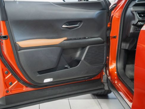 Used 2019 Lexus UX 200 w/ Premium Package FWD image 38