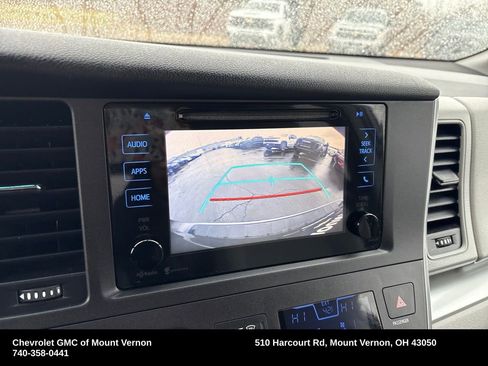 Used 2015 Toyota Sienna LE image 21