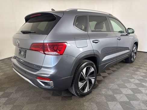 Certified 2024 Volkswagen Taos SE AWD/4WD image 3