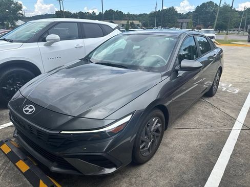 Certified 2024 Hyundai Elantra SEL FWD image 3