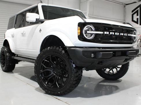 Used 2021 Ford Bronco Outer Banks AWD/4WD image 3