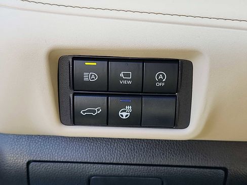 Used 2024 Toyota Highlander Limited image 22