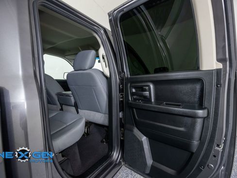 Used 2018 RAM 1500 Express w/ Express Value Package AWD/4WD image 32