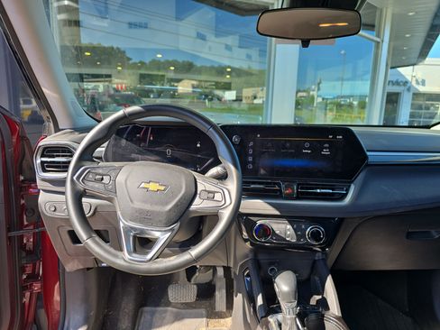 Used 2024 Chevrolet TrailBlazer LT w/ LT Cold Weather Package AWD/4WD image 15