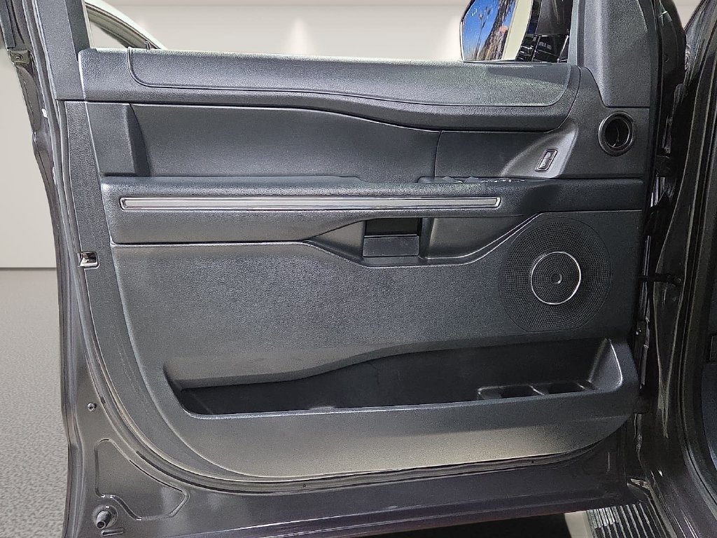 Used 2022 Ford Expedition XLT AWD/4WD image 17