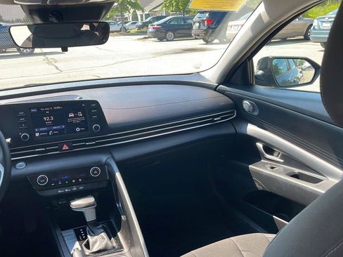 Used 2023 Hyundai Elantra SEL FWD image 15