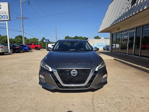 Used 2021 Nissan Altima 2.5 SV FWD image 2
