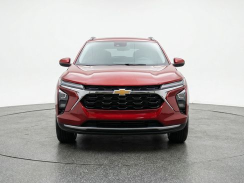 Used 2025 Chevrolet Trax LT w/ LT Convenience Package image 2