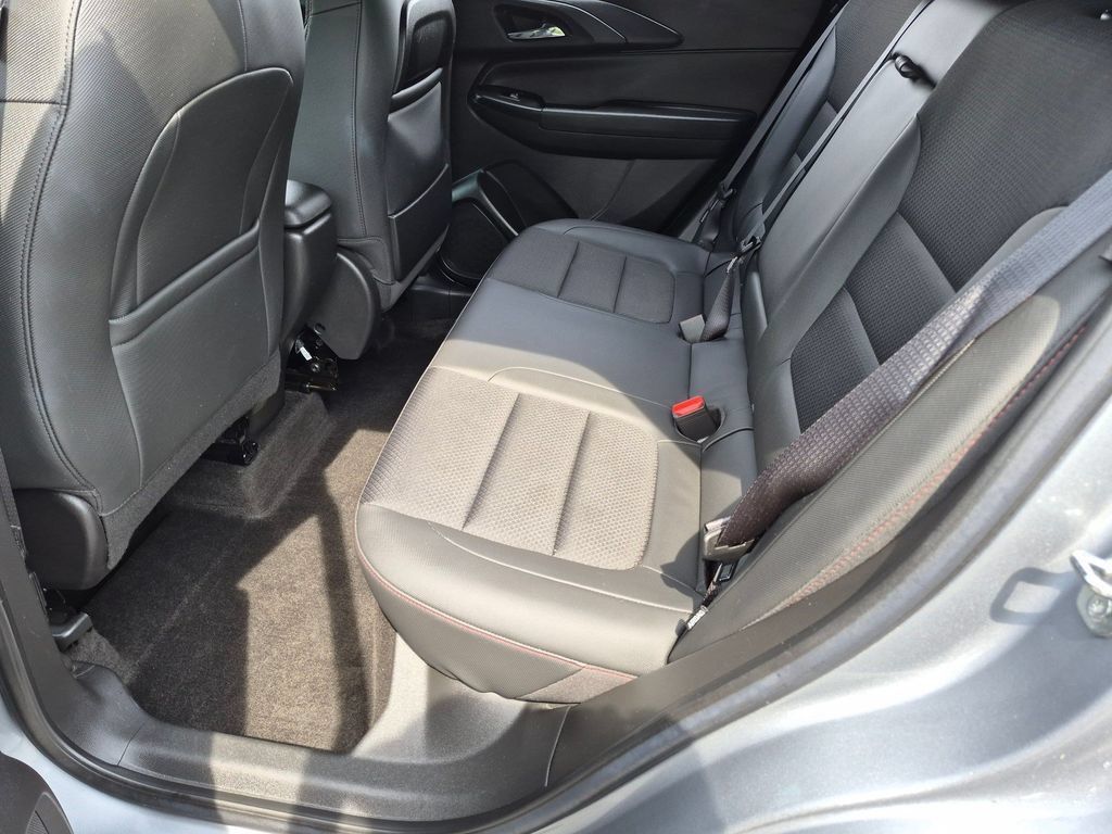 Used 2023 Chevrolet TrailBlazer RS FWD image 27