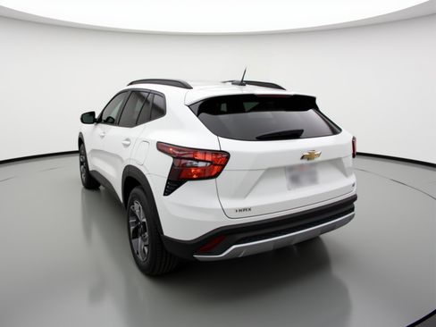 Used 2025 Chevrolet Trax LT image 6