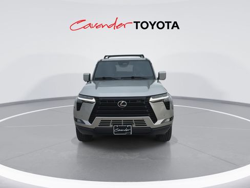 Used 2024 Lexus GX 550 w/ Cold Area Package AWD/4WD image 3