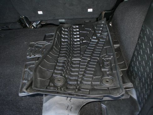 Used 2018 Jeep Wrangler Unlimited Sport w/ Connectivity Group image 26