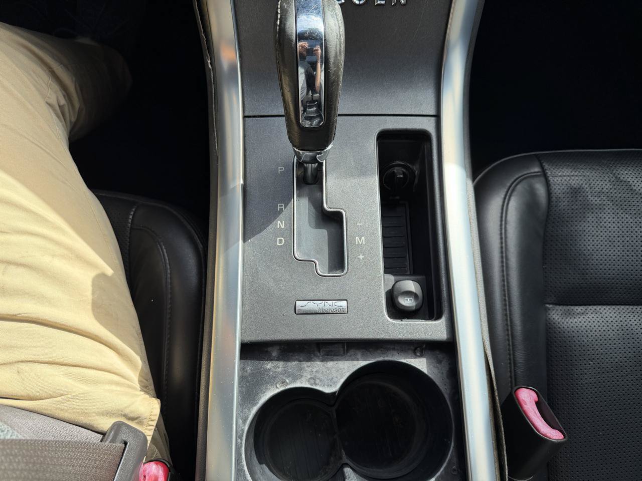 Used 2009 Lincoln MKS AWD image 40