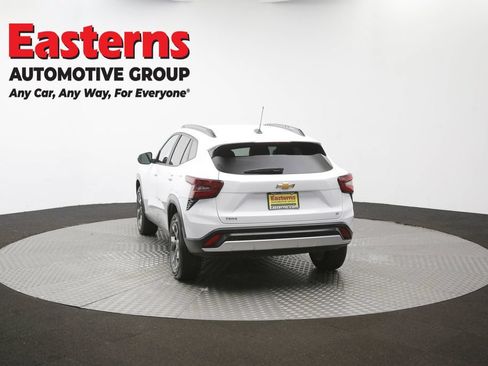 Used 2025 Chevrolet Trax LT FWD image 35