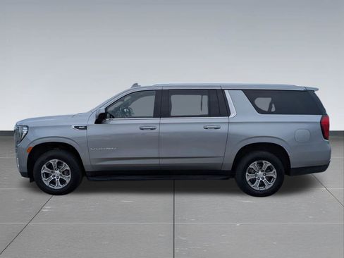 Used 2024 GMC Yukon XL SLE AWD/4WD image 3