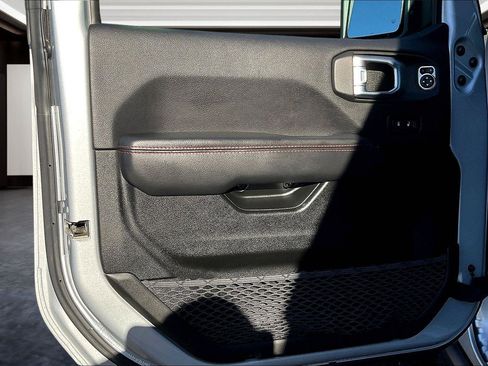 Used 2022 Jeep Wrangler Unlimited Rubicon w/ Steel Bumper Group image 18