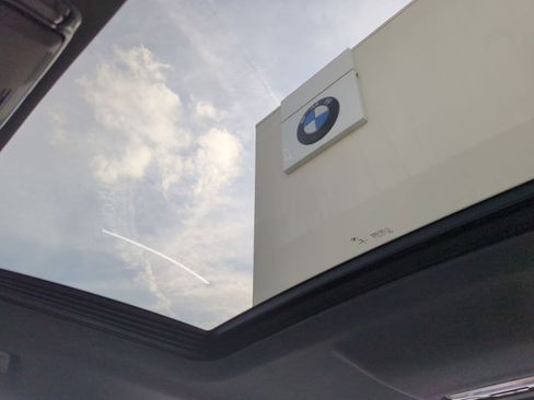 Used 2019 BMW 530e w/ Convenience Package image 28