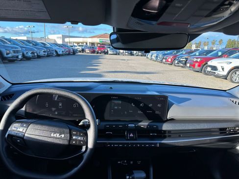 Used 2025 Kia K4 LXS image 34