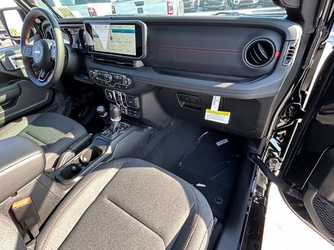 Used 2024 Jeep Wrangler Unlimited Rubicon AWD/4WD image 19