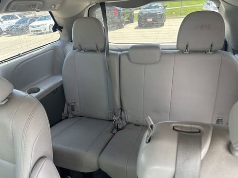 Used 2020 Toyota Sienna XLE FWD image 5