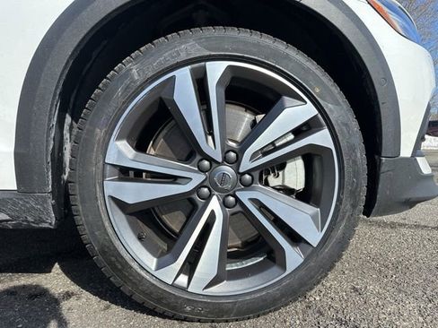 Certified 2025 Volvo V60 B5 Cross Country Plus image 11