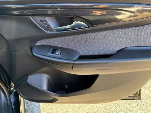 Used 2025 Chevrolet TrailBlazer LT w/ Driver Confidence Package image 9