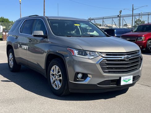 Used 2018 Chevrolet Traverse LT FWD image 1