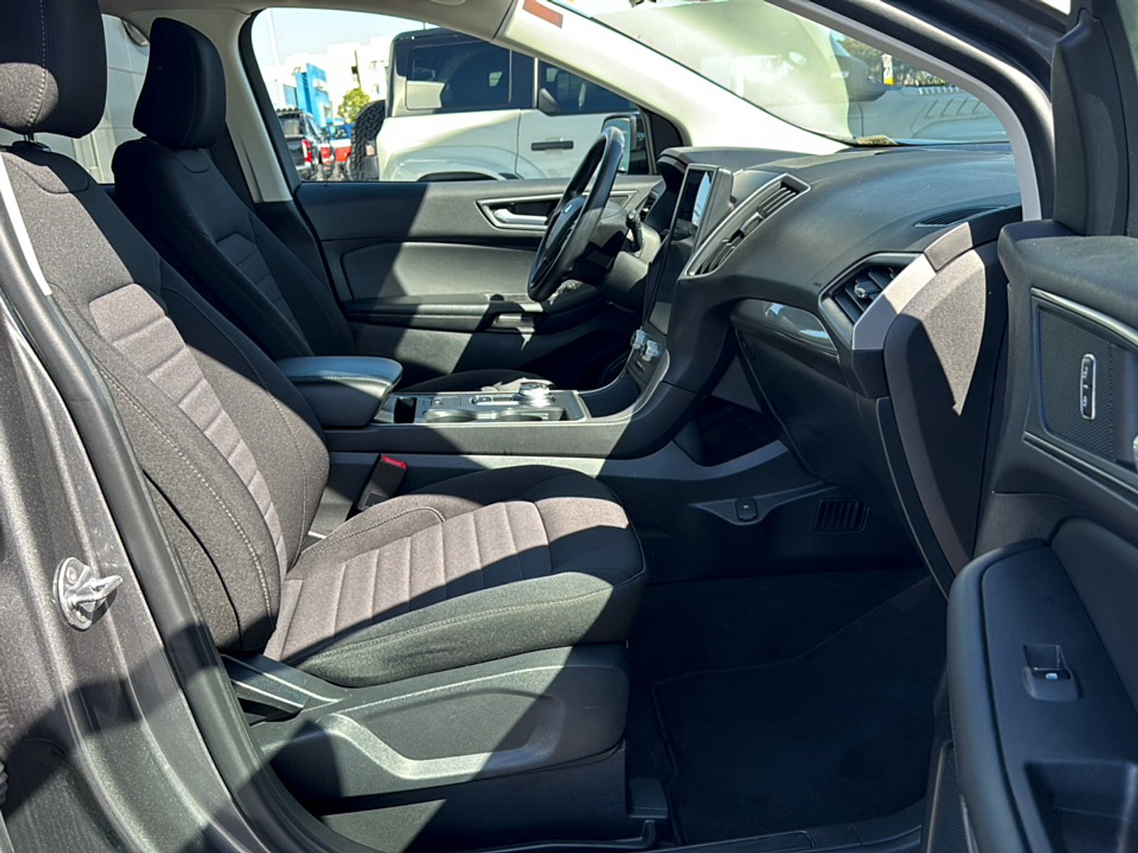 Used 2024 Ford Edge SE w/ Black Appearance Package AWD/4WD image 6